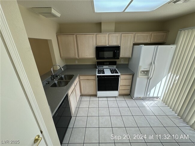 Building Photo - 2717 Sungold Dr