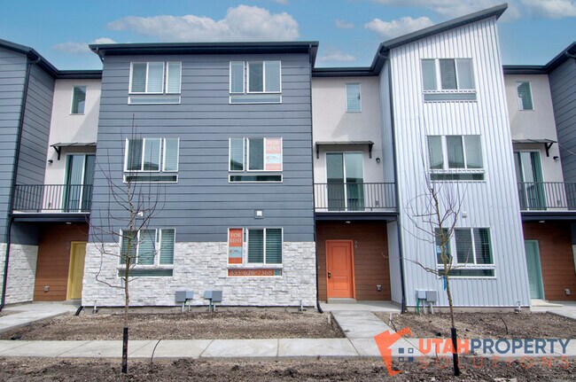 Building Photo - 995 W 360 S