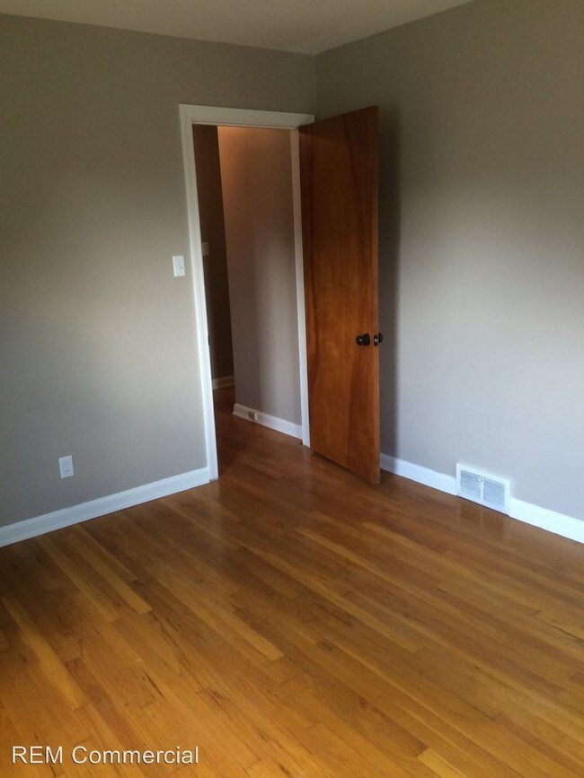 Building Photo - 240 S Portage Path