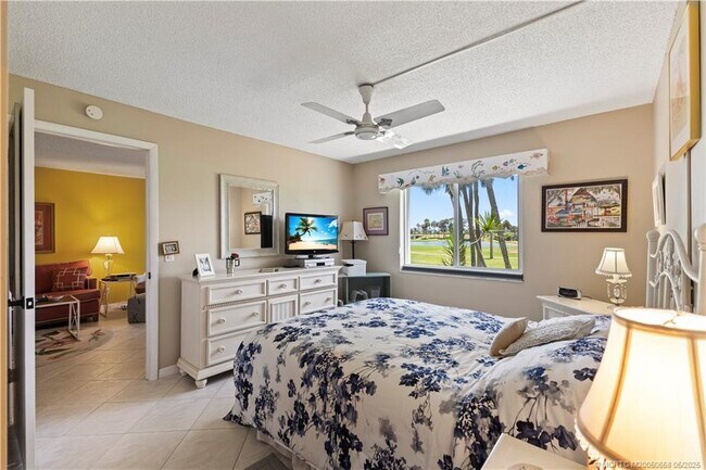 Building Photo - 5571 NE Gulfstream Way