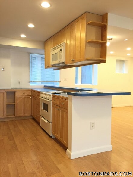 Building Photo - 43 May St