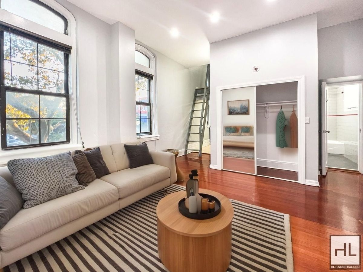 Building Photo - Washington Avenue #2M