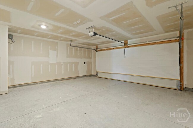 Building Photo - 231 Skylark Rd