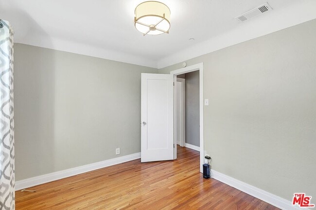 Building Photo - 2630 S Bedford St