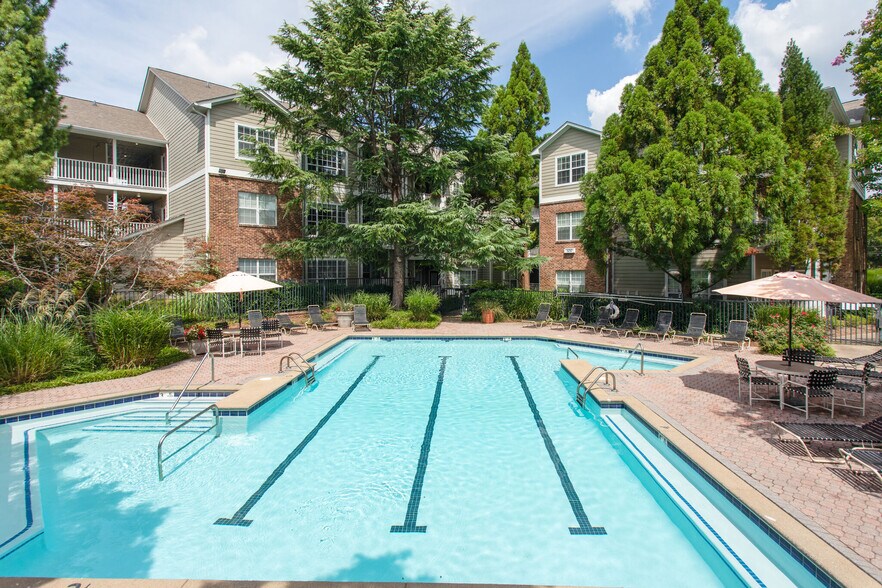 Community Pool - 2025 Woodmont Blvd