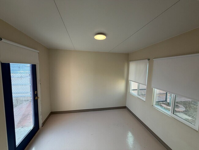 Building Photo - 3 Bedroom Single Story Home Available Near Unser Blvd SW & Bridge Blvd SW!