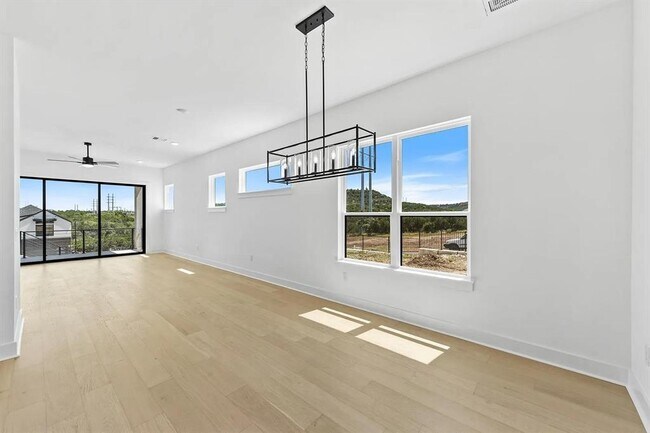 Building Photo - 110 Pennybacker Ln