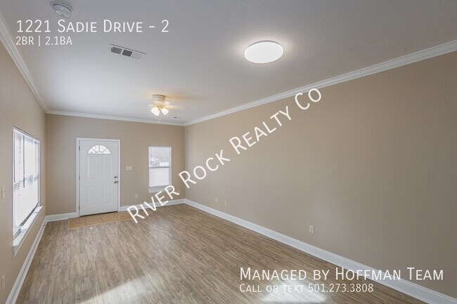 Building Photo - 1221 Sadie Dr