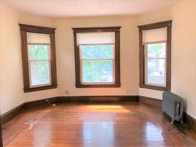 Building Photo - 17 Kenwood Terrace