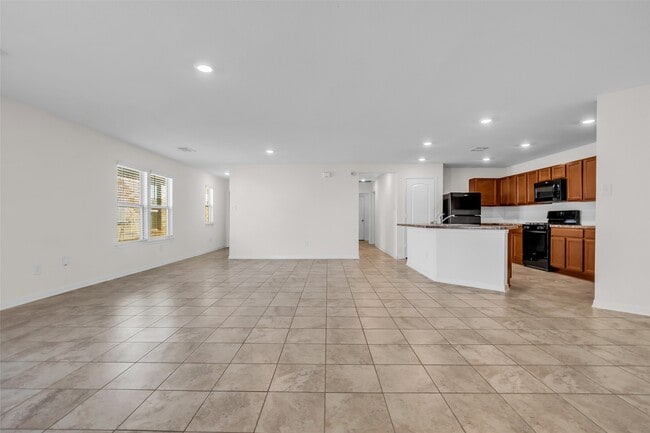 Building Photo - 6715 Hillsdale Creek Dr