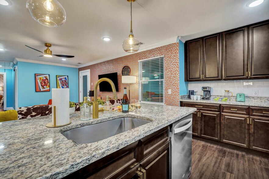 Building Photo - 533 Quarterman Dr