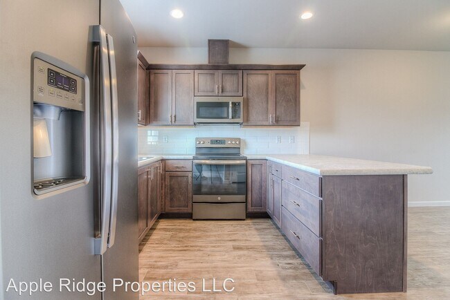 Building Photo - 2400 Woolsey Ln