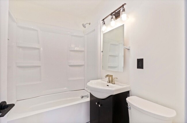 Building Photo - 2118-2118 Avalon Cir