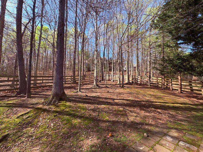 Building Photo - FREDERICKSBURG - MINUTES TO VRE - EASY COMMUTE TO QUANTICO!