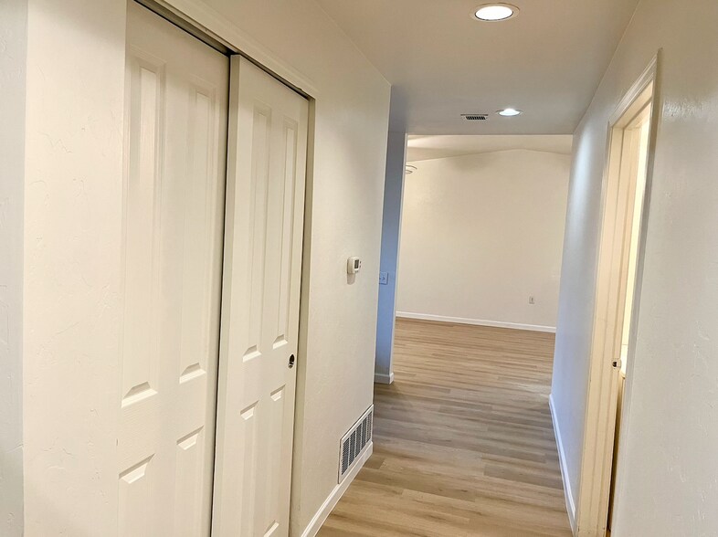 Building Photo - 4454 E 3rd St