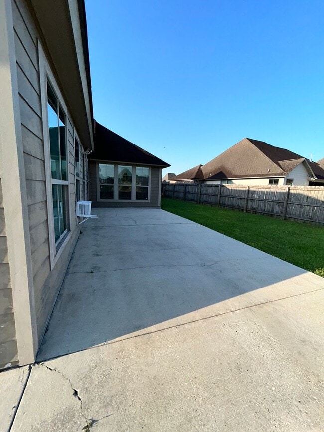 Building Photo - 41488 Creekstone Avenue