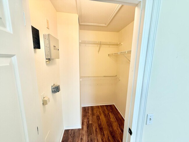 Building Photo - 3202 Parkchester Square Blvd