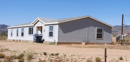 Building Photo - Your Country Living Retreat Awaits