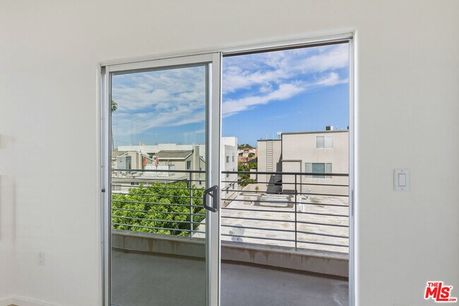 Building Photo - 3637 Dunn Dr