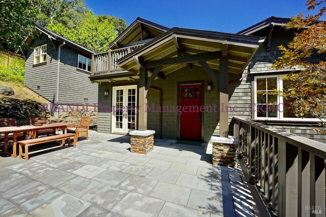 Building Photo - 422 Live Oak Dr
