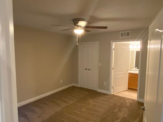 Building Photo - SW!! First floor unit with Balcony!! Gated!! Clubhouse!!  Community pool!! Spa!! Exercise Room!! ...