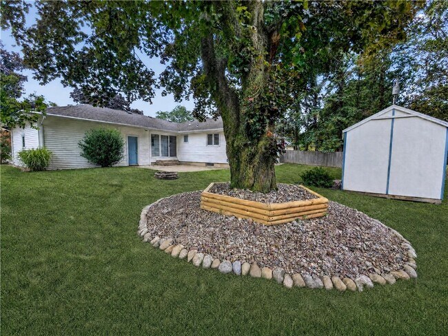 Building Photo - 69 Plaza Dr