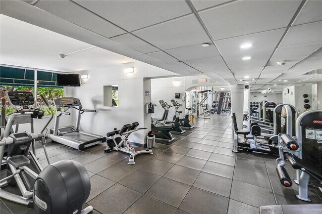 Building Photo - 888 Brickell Key Dr