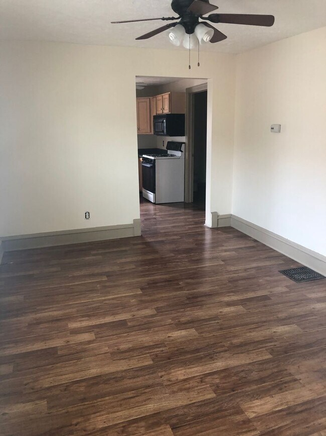 Building Photo - 356 Arch St