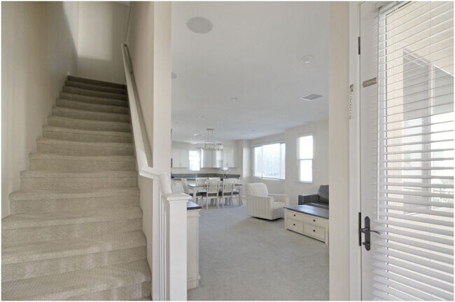 Building Photo - Townhome in Trabuco Canyon!