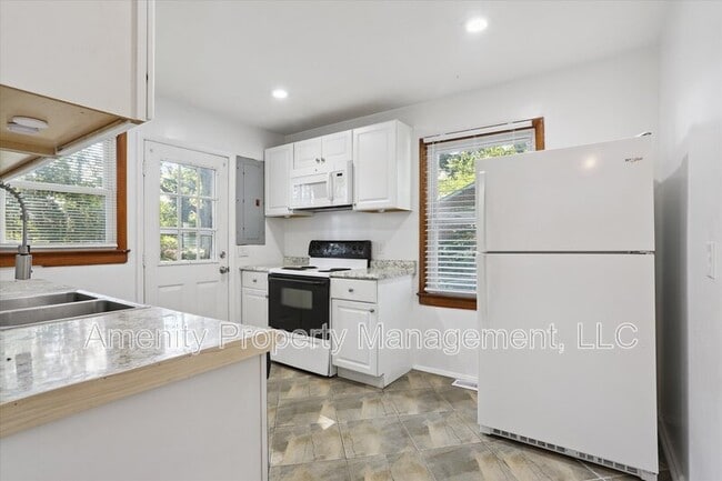 Building Photo - 12 Northampton Dr
