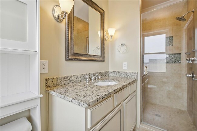 Building Photo - Pet Friendly Luxury DC TH - 3 bed +  3.5 B...