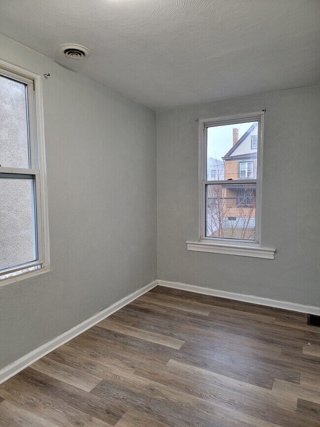 Building Photo - 127 Margaret Street