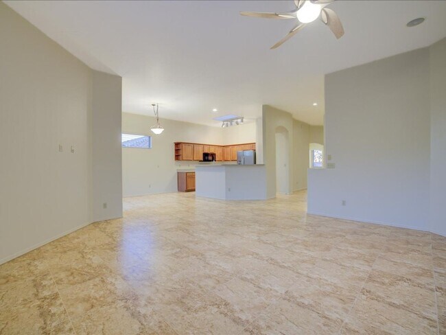 Building Photo - 3 Bedroom 2 Bathroom + Den   Gated Communi...