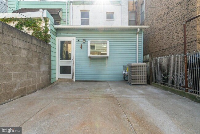 Building Photo - 3120 Tilton St