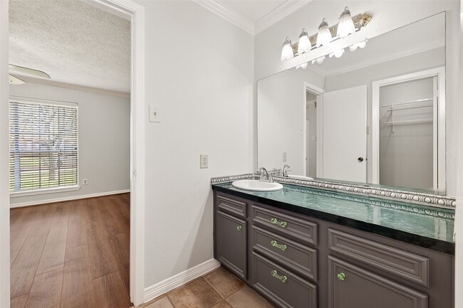 Building Photo - 19531 Woodglen Dr