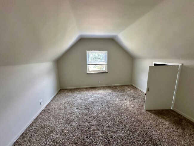 Building Photo - CHEVIOT: Charming 3+ bed 1.5 bath 1 car