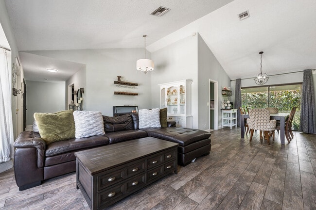 Building Photo - 11729 Greenbriar Cir