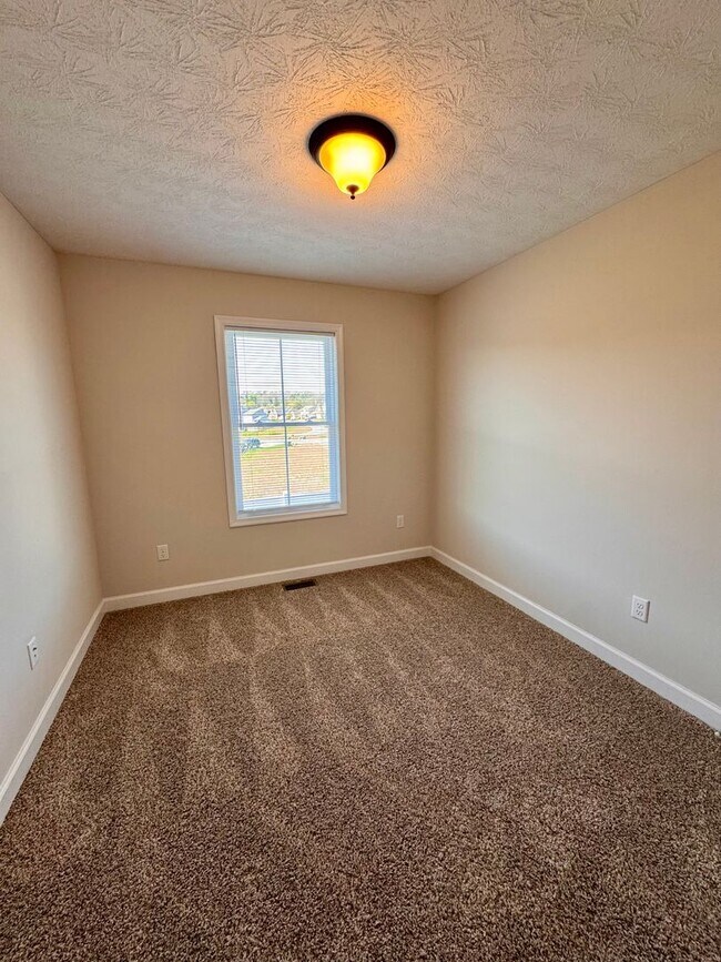 Building Photo - Townhouse for Rent in Cedar Point