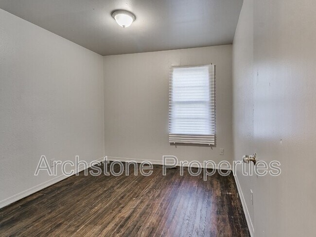 Building Photo - 937 N Locust Ln