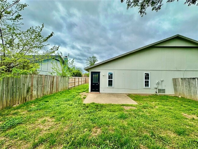 Building Photo - 3513 W Wood St