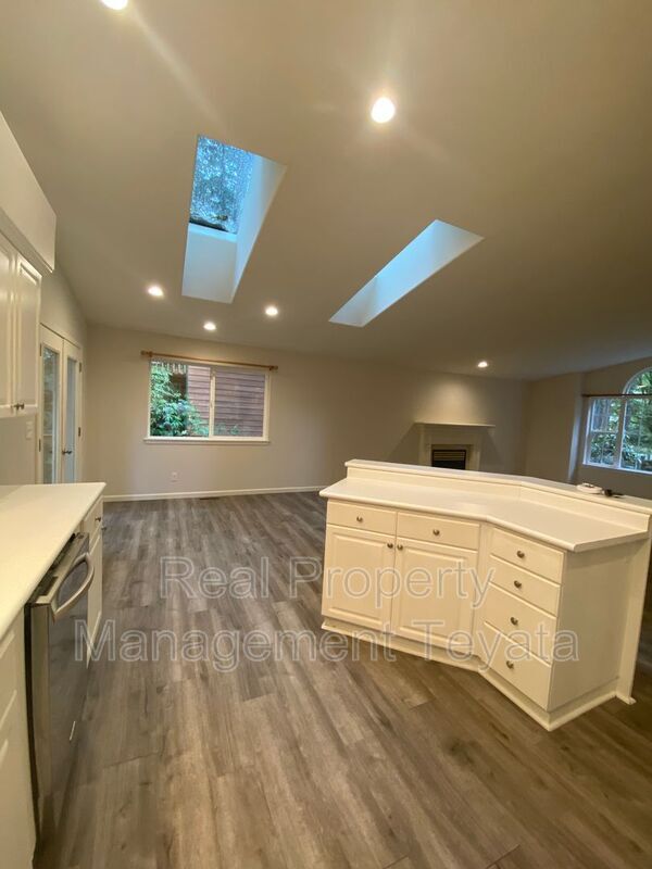 Building Photo - 25 Tumbling Water Dr