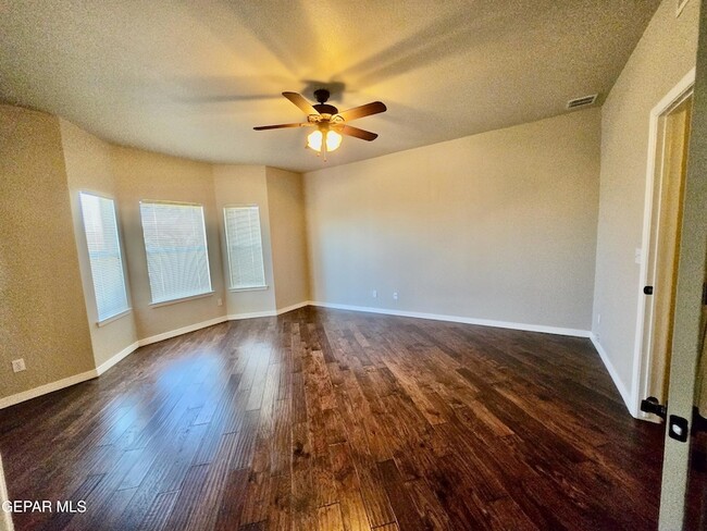 Building Photo - 6617 Cabana Del Sol Dr