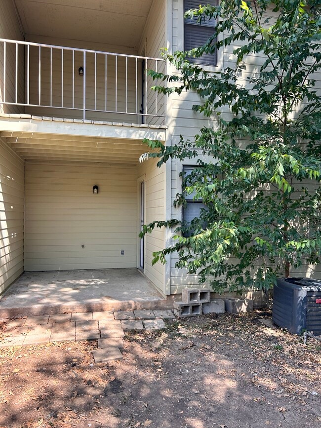 Building Photo - 9615 Dalewood-A