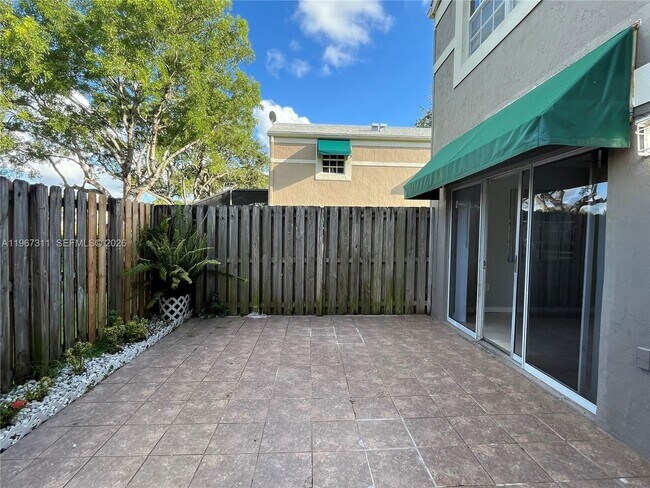 Building Photo - 5150 Lake Loop Rd