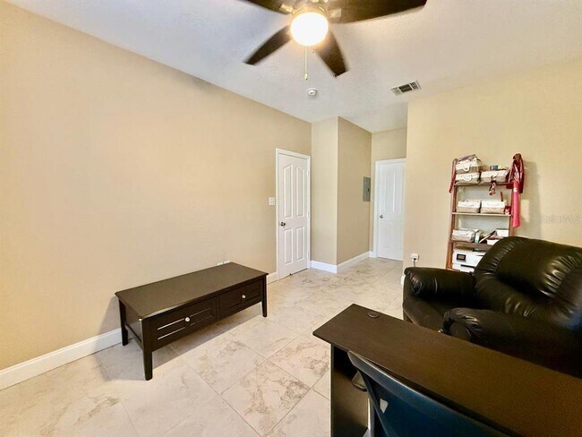 Building Photo - 5000 Culbreath Key Way