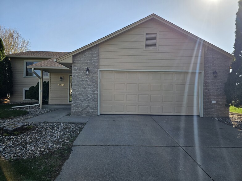 Building Photo - 4601 E Hanna Cir