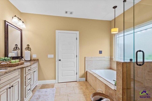 Building Photo - 300 Cheshire Dr