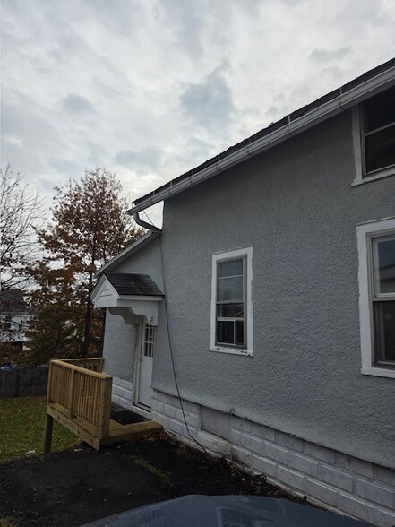 Building Photo - 412 Oak Hill Ave