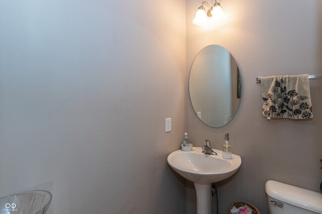 Building Photo - 420 Beverly Ct