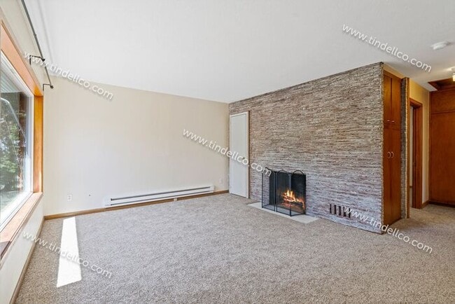 Building Photo - Charming 2-Bedroom Home in Desirable Woodstock Area – Pet Friendly!